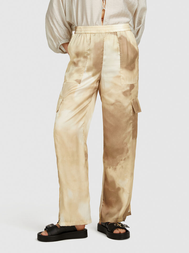 Printed satin cargos - women's regular fit trousers - Multi-color | Sisley image number 4